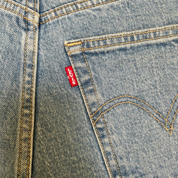 Levi’s Ribcage Denim Shorts - Picture 4 of 8